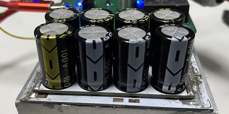 Kit 200 Condensadores Electrolíticos