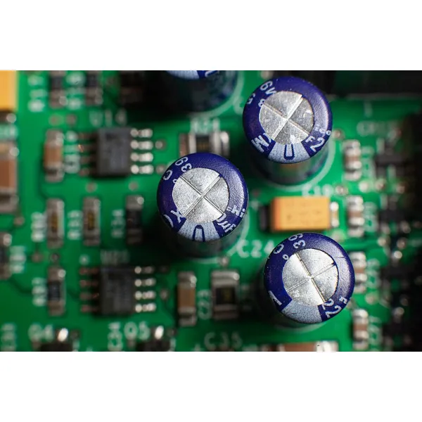 Kit de capacitores cerámicos y electrolíticos