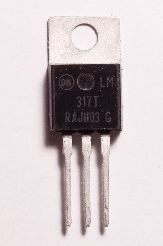 Regulador ajustable LM317