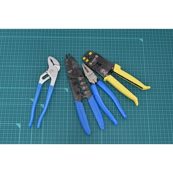 Set de pinzas, alicate de corte y peladora